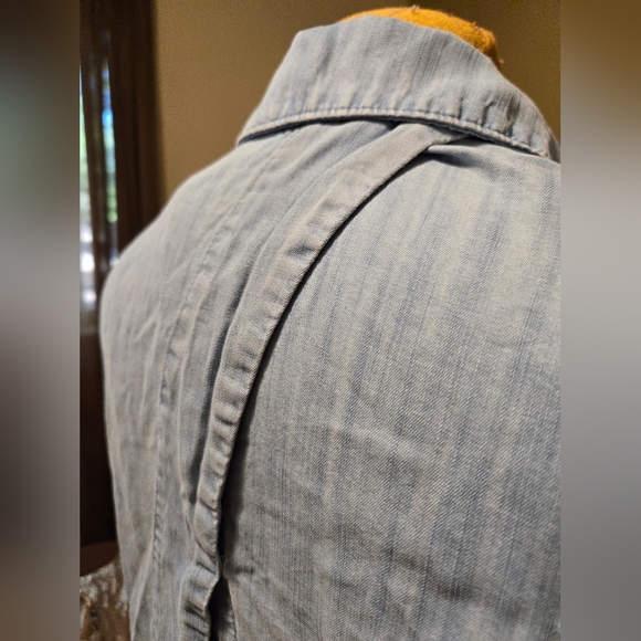 Bella Dahl Button Down Shirt With Open Back Size Small - Picture 6 of 12